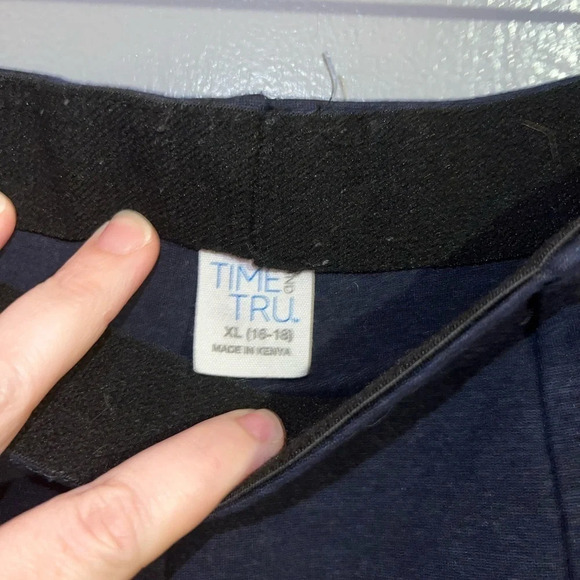 Time and Tru size 16-18 pull on pant Navy. Bottom of the legs has slit opening. - Picture 3 of 4